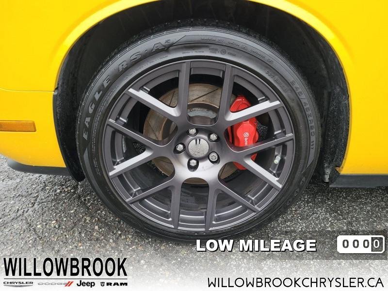 DODGE Challenger SRT8  - Low Mileage 2B3CJ7DW3AH159658 136589