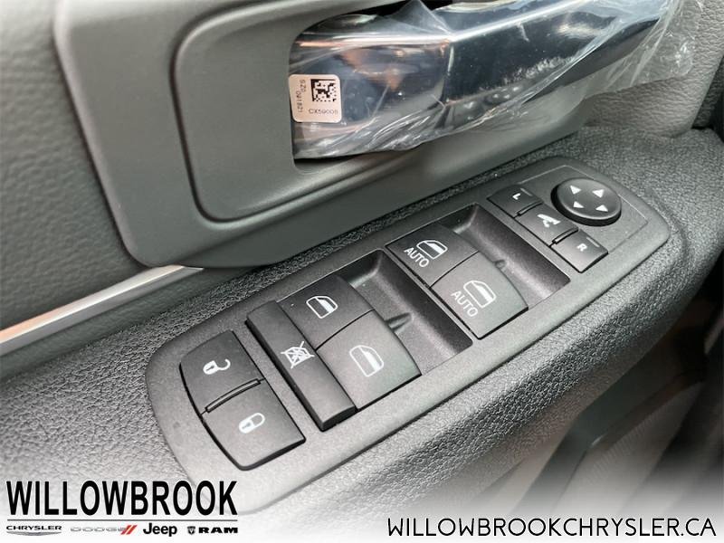 RAM 1500 Classic SLT 3C6RR7LG7NG177315 141528