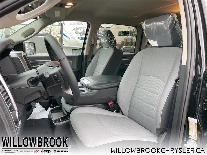 RAM 1500 Classic SLT 3C6RR7LG7NG177315 141529