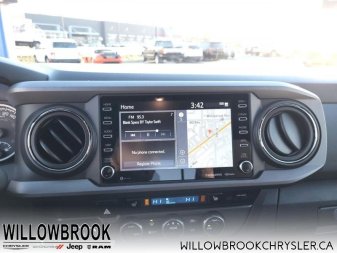 TOYOTA Tacoma TRD Off Road Package  - Low Mileage 3TYCZ5AN2NT056623 140582