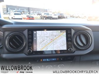 TOYOTA Tacoma TRD Off Road Package  - Low Mileage 3TYCZ5AN2NT056623 140584