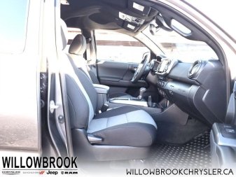 TOYOTA Tacoma TRD Off Road Package  - Low Mileage 3TYCZ5AN2NT056623 140591