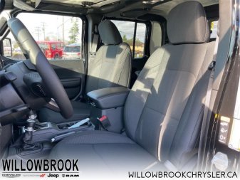 JEEP Gladiator Black Appearance Package 1C6HJTAG4ML545305 141600