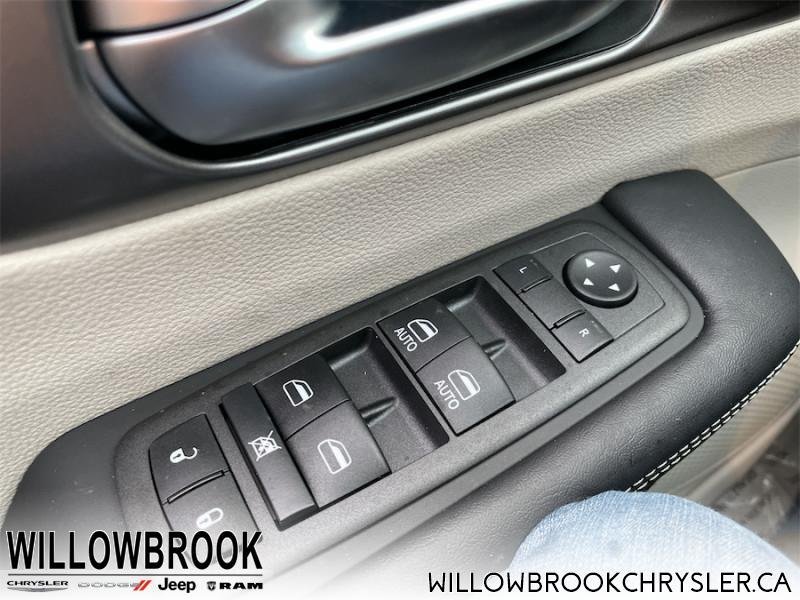 CHRYSLER Pacifica Hybrid Touring-L 2C4RC1L78NR108988 142059