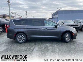 CHRYSLER Pacifica Hybrid Touring-L 2C4RC1L78NR108988 142050