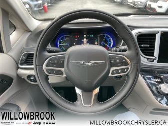 CHRYSLER Pacifica Hybrid Touring-L 2C4RC1L78NR108988 142056