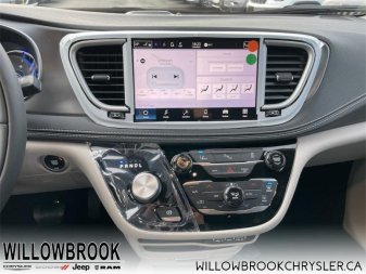 CHRYSLER Pacifica Hybrid Touring-L 2C4RC1L78NR108988 142058