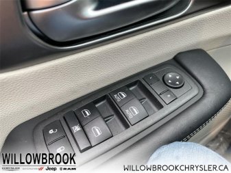 CHRYSLER Pacifica Hybrid Touring-L 2C4RC1L78NR108988 142059