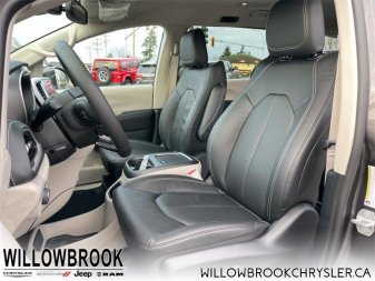 CHRYSLER Pacifica Hybrid Touring-L 2C4RC1L78NR108988 142060