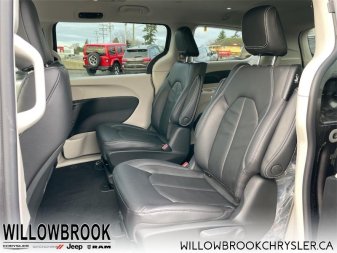 CHRYSLER Pacifica Hybrid Touring-L 2C4RC1L78NR108988 142061