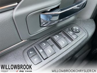 RAM 1500 Classic SLT 3C6RR7LT7NG188439 142073