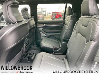 JEEP Grand Cherokee L Overland 1C4RJKDT9N8509243 142120