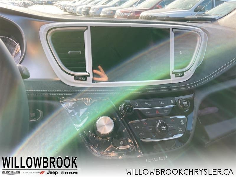 CHRYSLER Pacifica Touring-L 2C4RC1BG0NR113488 141958