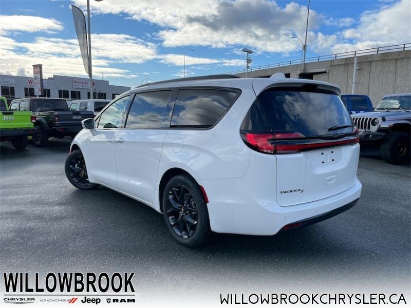 CHRYSLER Pacifica Touring-L 2C4RC1BG2NR110057 143854