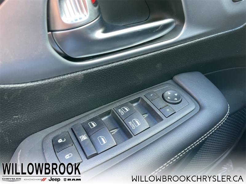 CHRYSLER Pacifica Touring-L 2C4RC1BG2NR110057 143860