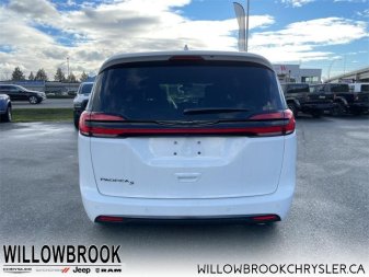 CHRYSLER Pacifica Touring-L 2C4RC1BG2NR110057 143853
