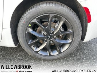 CHRYSLER Pacifica Touring-L 2C4RC1BG2NR110057 143856