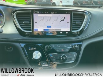 CHRYSLER Pacifica Touring-L 2C4RC1BG2NR110057 143859