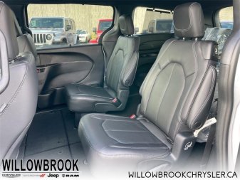 CHRYSLER Pacifica Touring-L 2C4RC1BG2NR110057 143862