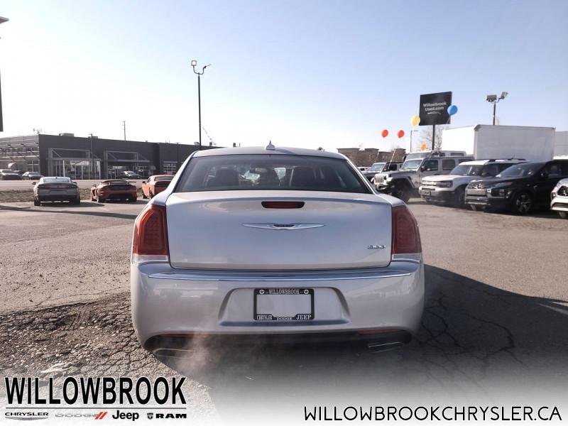 CHRYSLER 300  2C3CCAAG8KH666242 145084