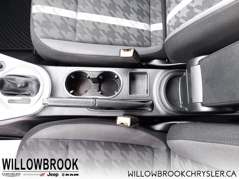 VOLKSWAGEN Beetle Trendline  - Low Mileage 3VWJD7AT3JM728546 147097