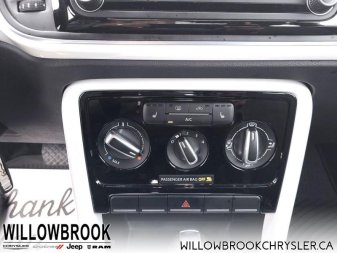 VOLKSWAGEN Beetle Trendline  - Low Mileage 3VWJD7AT3JM728546 147095