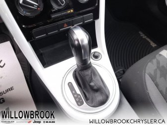 VOLKSWAGEN Beetle Trendline  - Low Mileage 3VWJD7AT3JM728546 147096