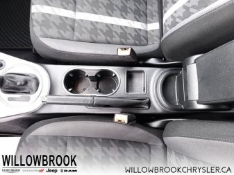 VOLKSWAGEN Beetle Trendline  - Low Mileage 3VWJD7AT3JM728546 147097