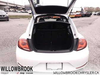 VOLKSWAGEN Beetle Trendline  - Low Mileage 3VWJD7AT3JM728546 147100