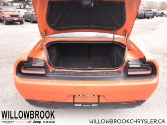 DODGE Challenger - Low Mileage 2C3CDZBT8JH262265 147691