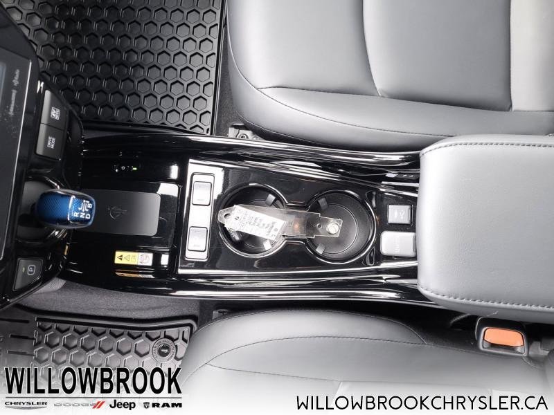 TOYOTA Prius Technology AWD-e  - Low Mileage JTDL9MFU5N3036695 148546