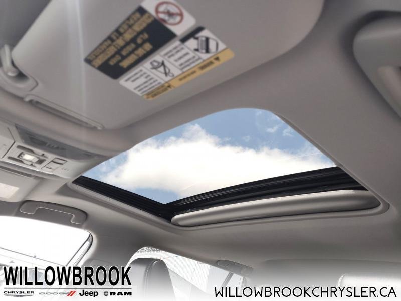 TOYOTA RAV4 Limited  - Low Mileage 2T3D1RFV9MC158586 148913