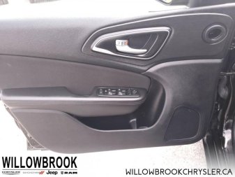 CHRYSLER 200 LX 1C3CCCFB6GN177300 150633